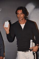 Arjun Rampal at Arjun Rampal_s Alive perfume launch in Mumbai on 12th Jan 2012 (89).JPG